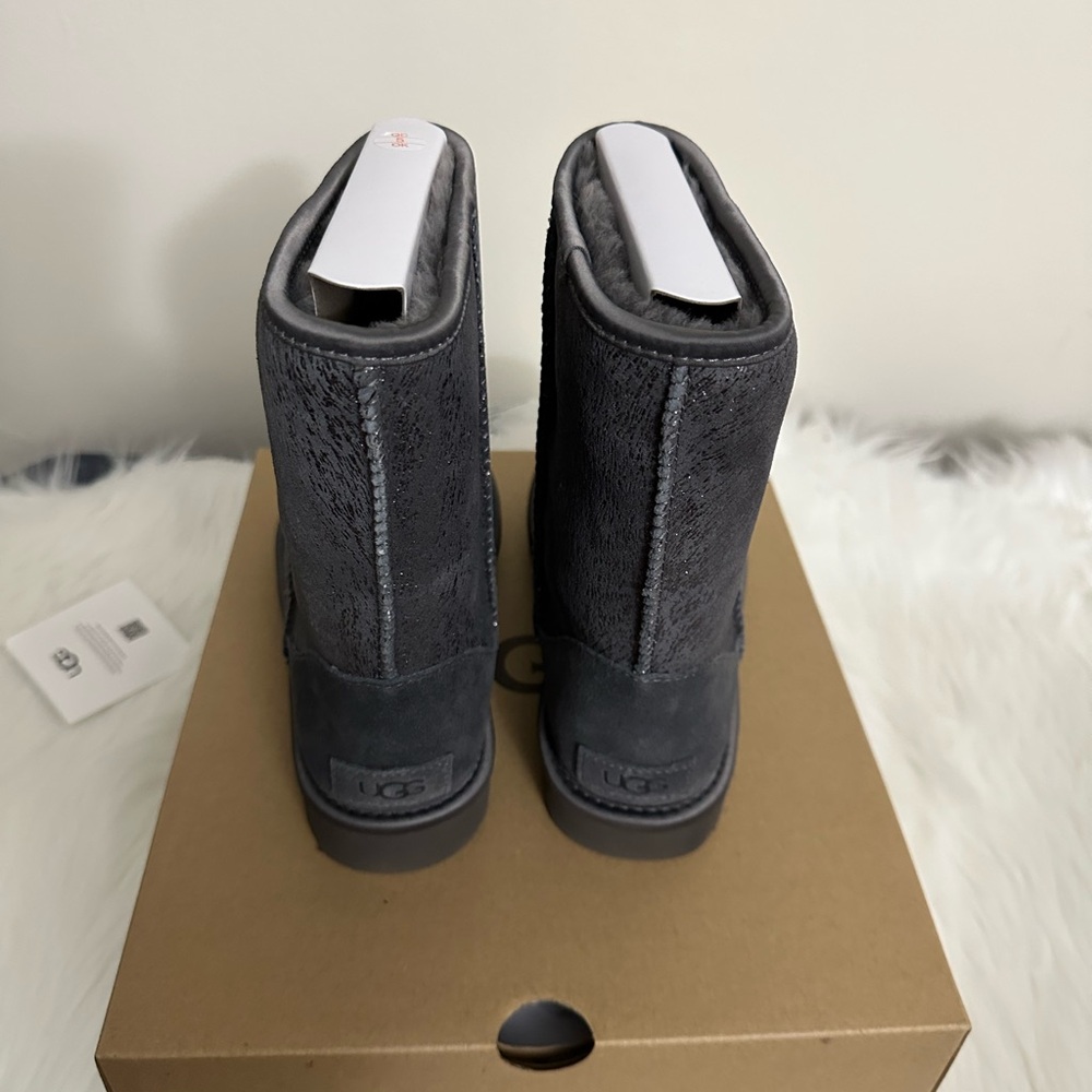 🆕 UGG Short Gray Matte Marble Boots - Size: 6 - Picture 2 of 13